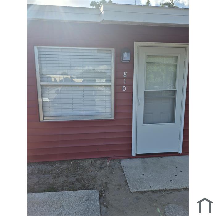 810 N Lake Ave