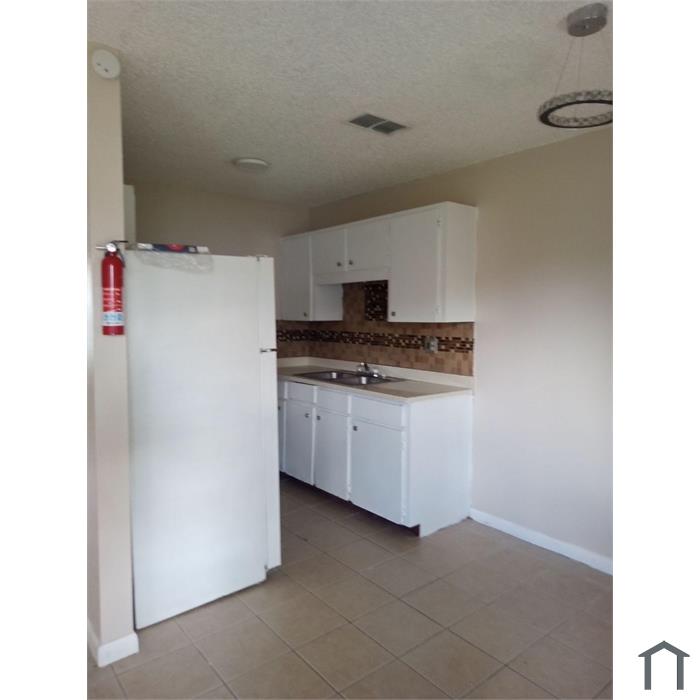 2226 Leo Dr