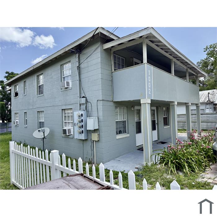 1002 Avenue E