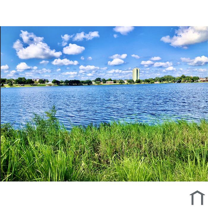 1016 E Lake Silver Dr NE