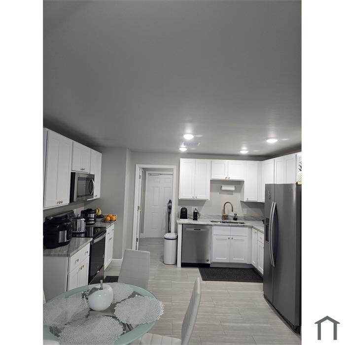 2399 Maple Ave