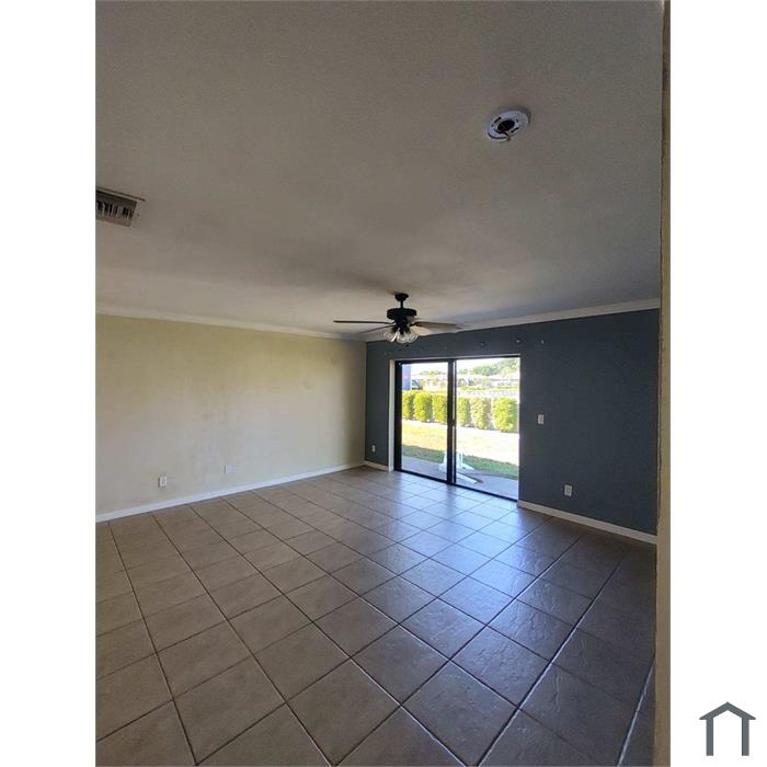 3715 Country Club Blvd