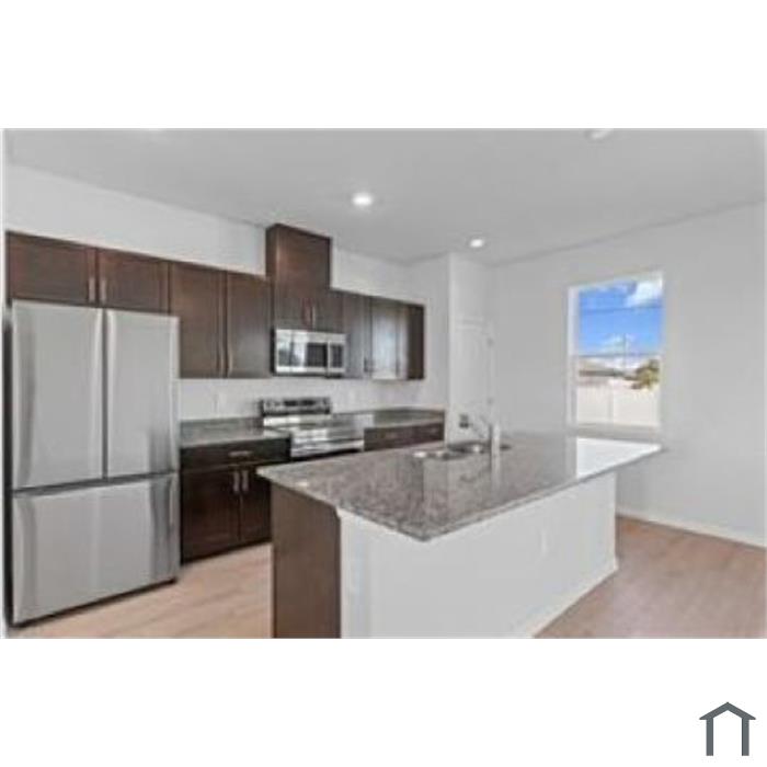 2115 NE 16th Ter