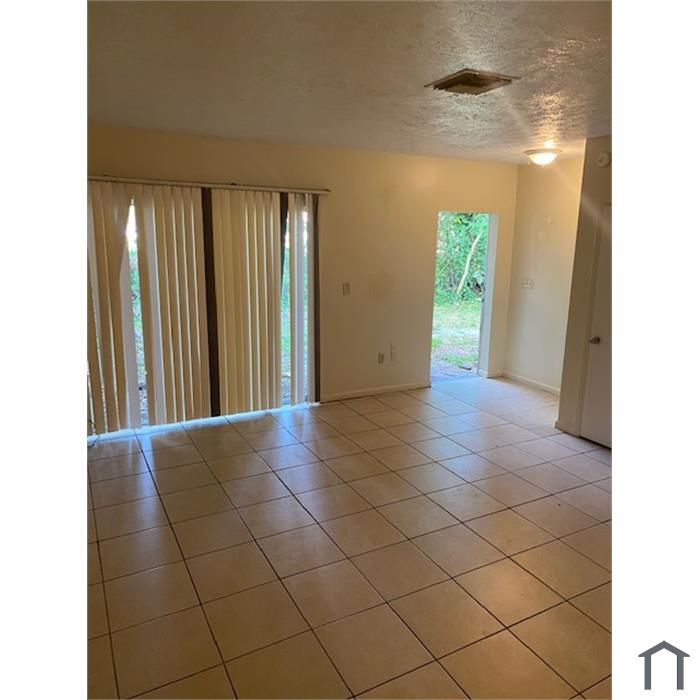 1872 Lavonia Ln