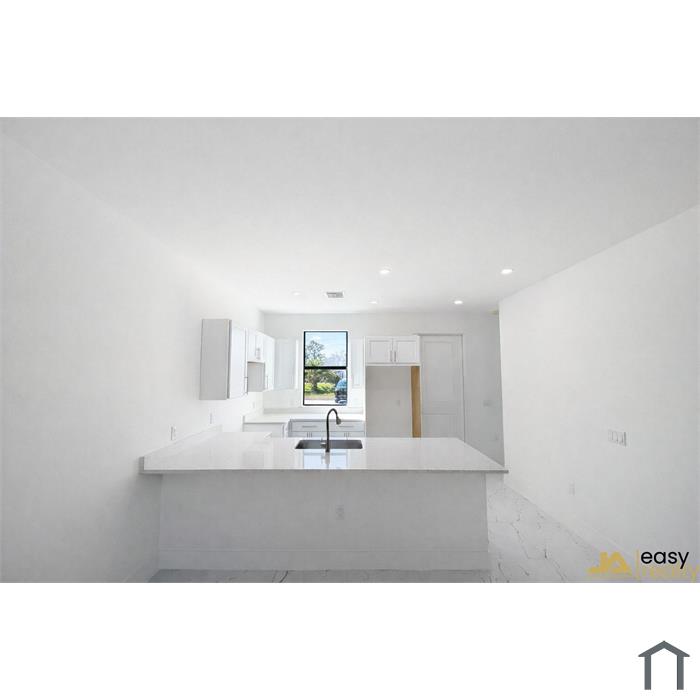 1045 Jaguar Blvd