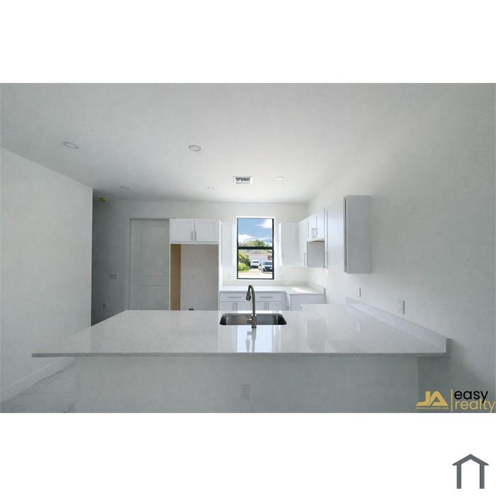 1047 Jaguar Blvd