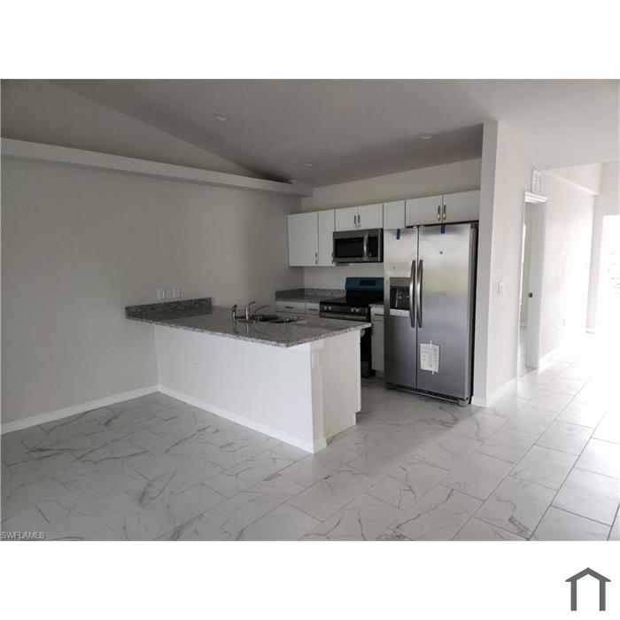 749 SW 9th St