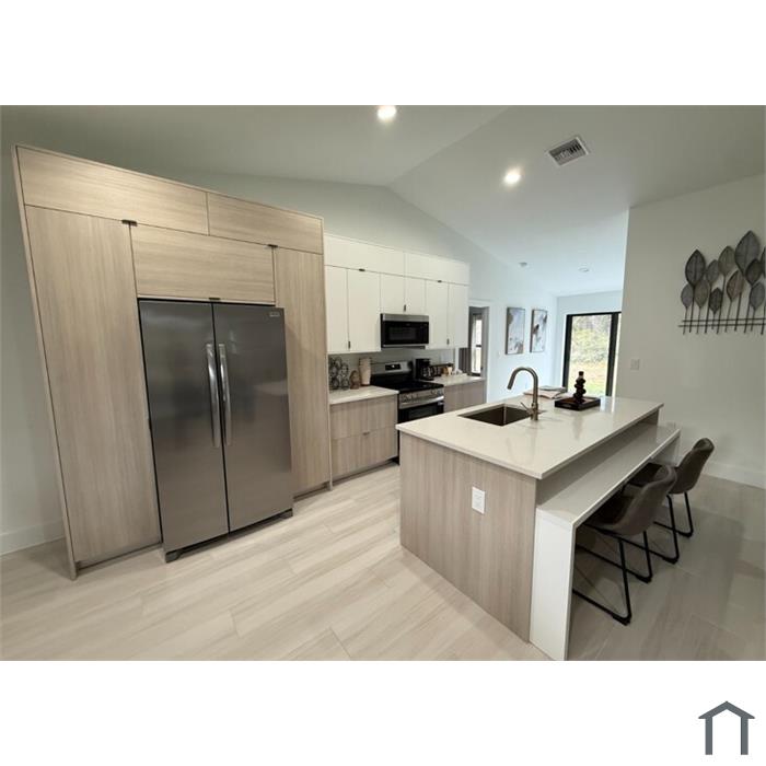 5652 Nymph Ave