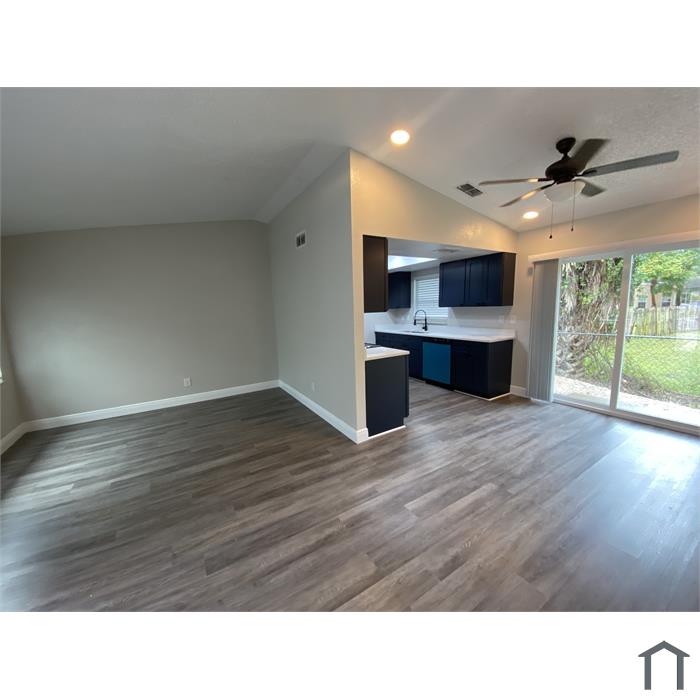 206 Saint Petersburg Dr E