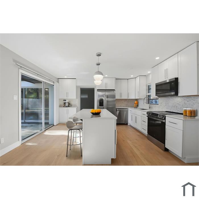 405 Shore Dr E