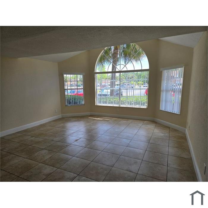 2474 Sweetwater Club Cir