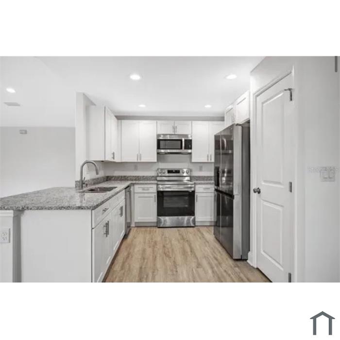 415 Lark Ct