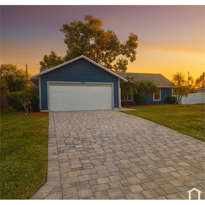 1074 SW Jennifer Ter