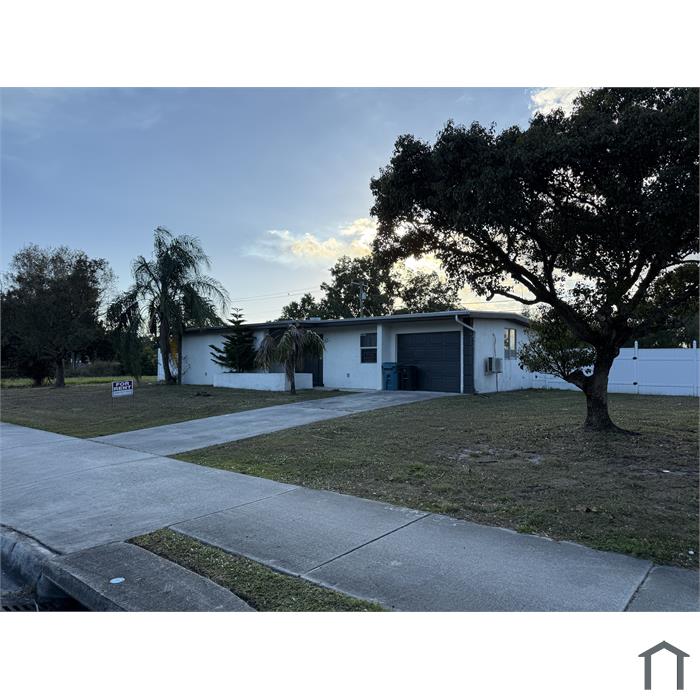 910 SW Airoso Blvd