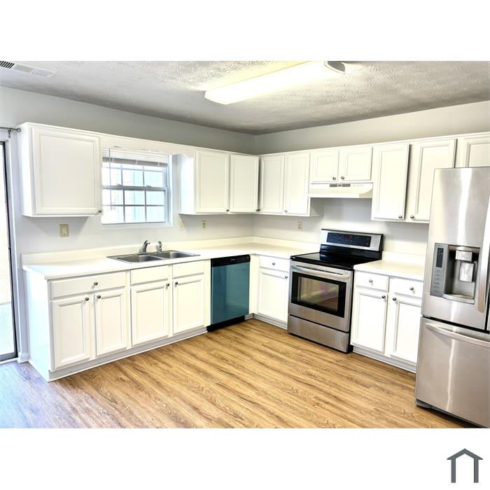 1736 Bob White Ln SE