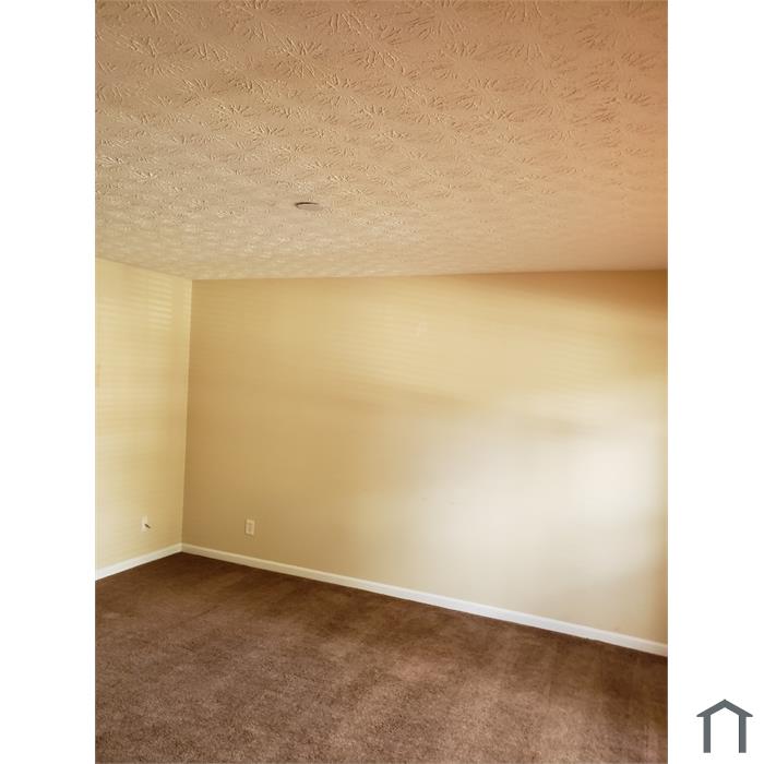 5792 Strathmoor Manor Cir