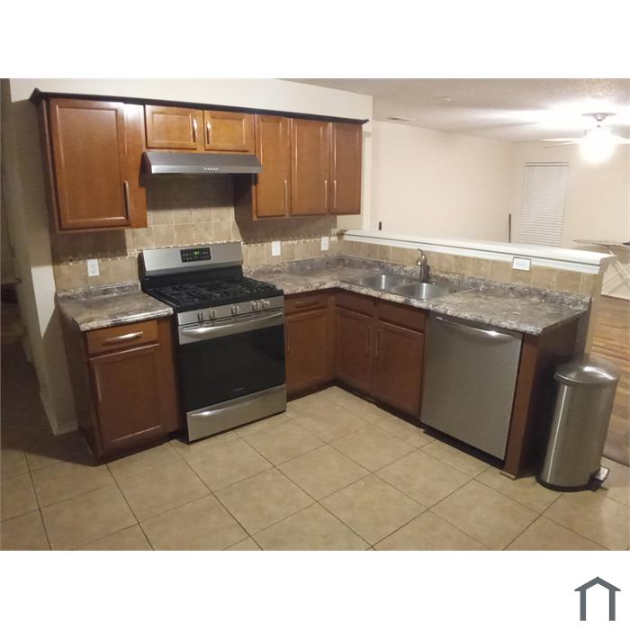 1011 Redan Trce