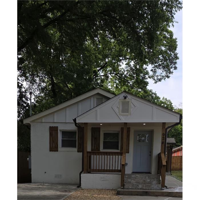 924 Proctor St NW