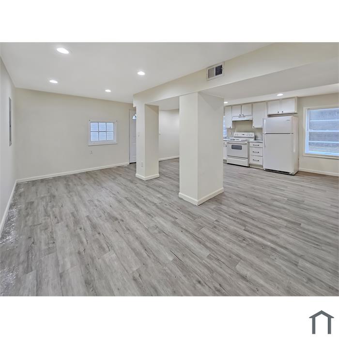 536 Elmwood Rd NW