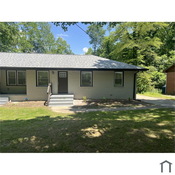 839 Commodore Dr NW