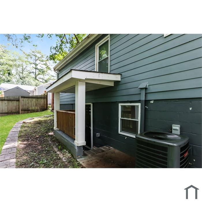 2211 Baker Ter NW