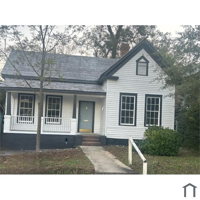 832 Elm St