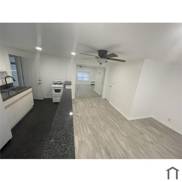 215 N Waukegan Rd