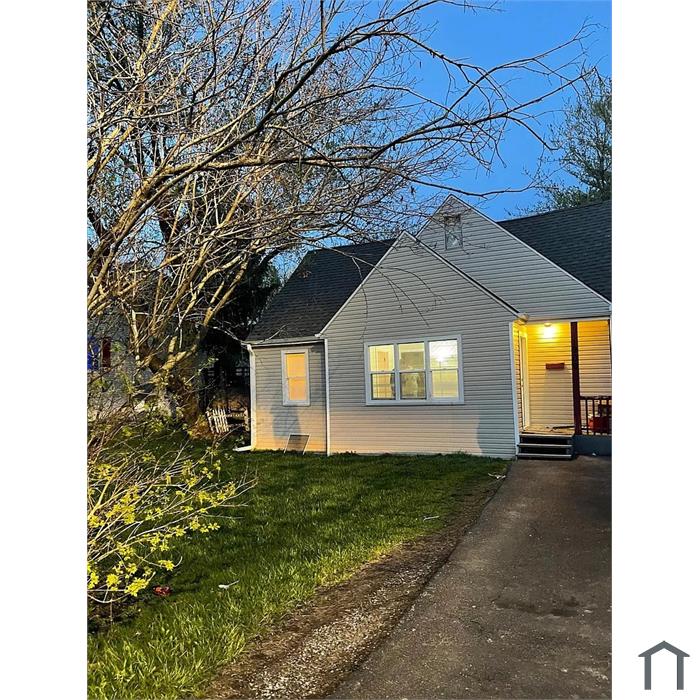 1909 E Cedarwood Cir