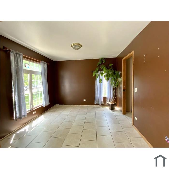 3740 Willow Crest Dr