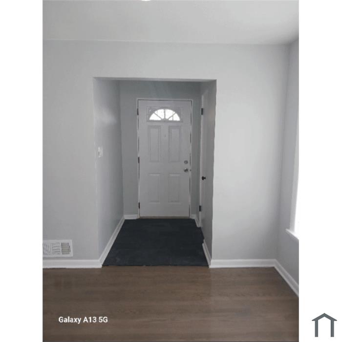 1295 Hirsch Ave