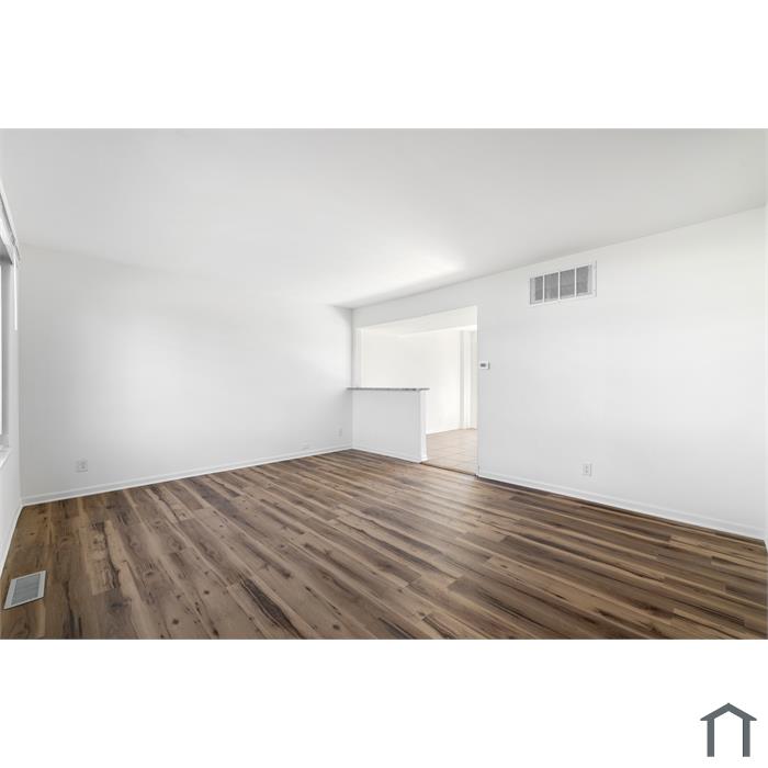 112 Jamestown Ln
