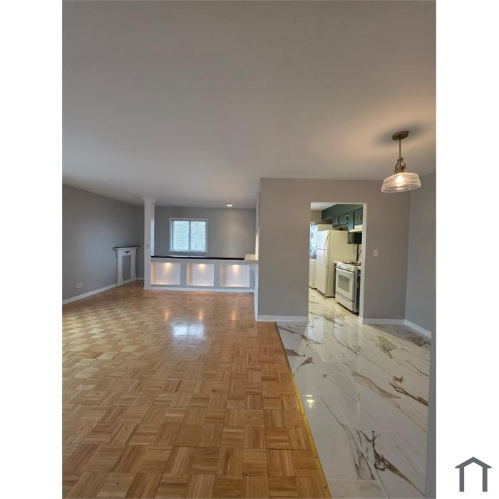 2S717 Winchester Cir E