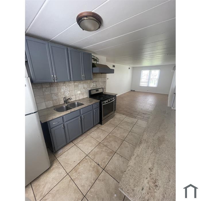 8635 S Ingleside Ave