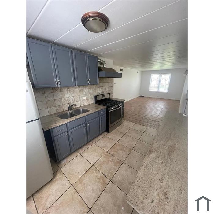 8635 S Ingleside Ave