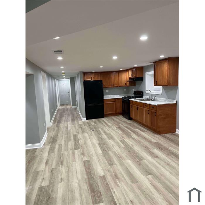 1957 S Springfield Ave