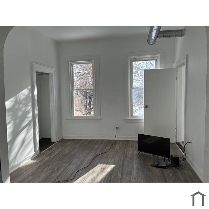 156 E 107th St