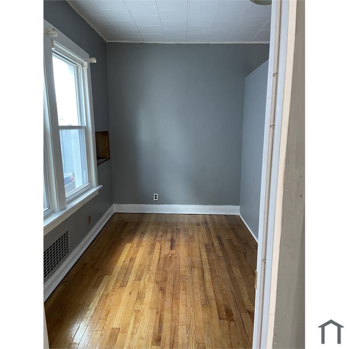 3245 N Narragansett Ave