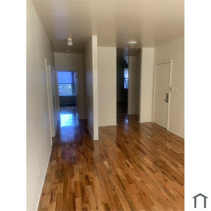 6721 S Blackstone Ave