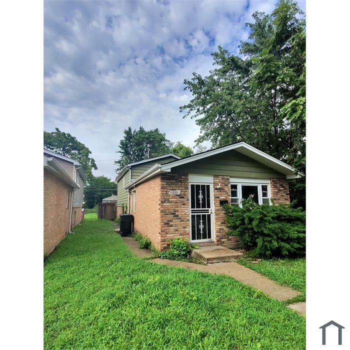 1228 W 109th St