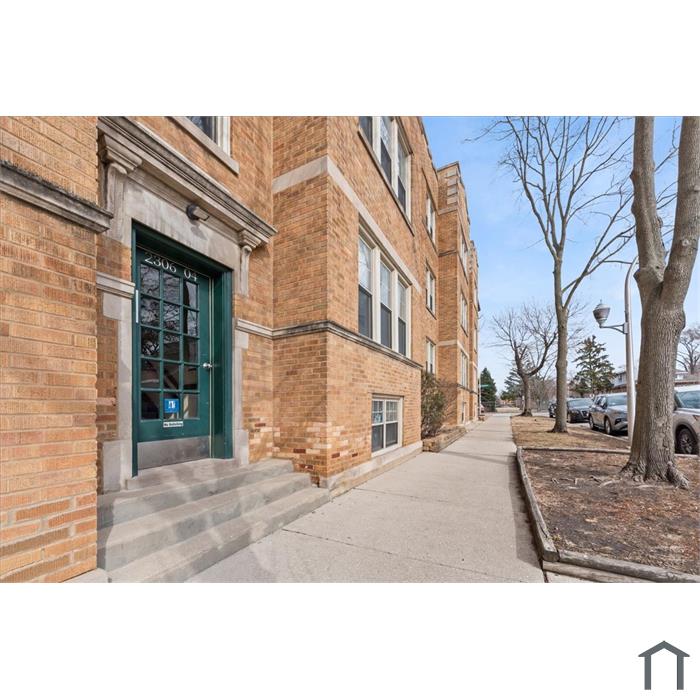 2306 W Jarvis Ave