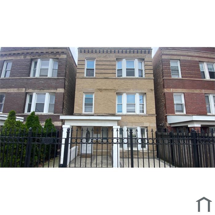 2323 W Fullerton Ave