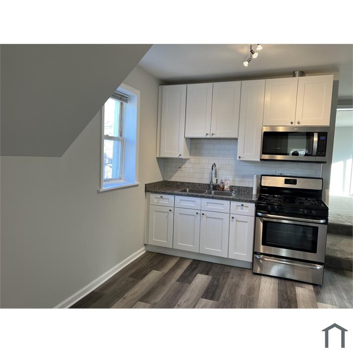 1945 N Hamlin Ave