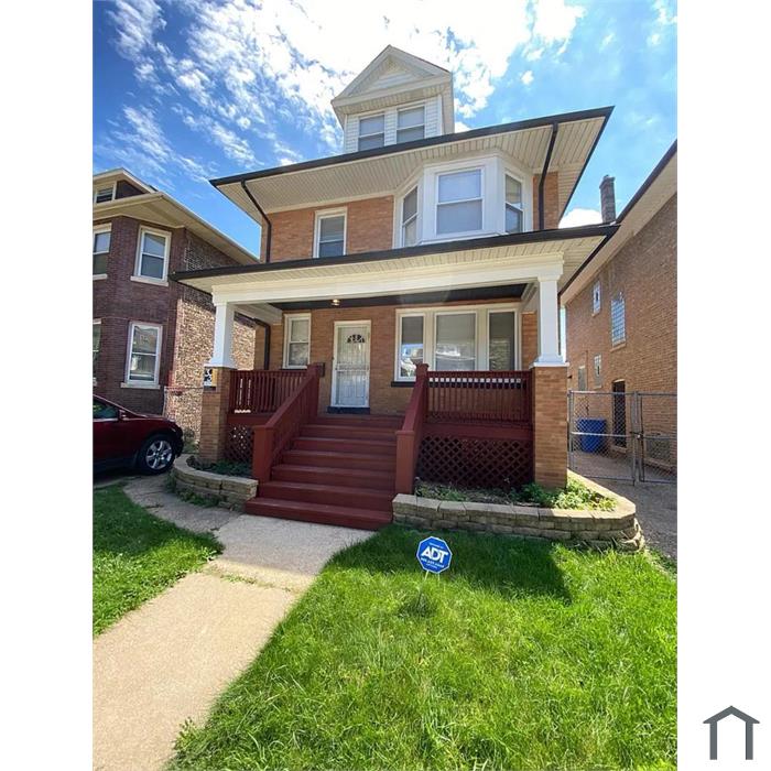 2615 E 74th Pl
