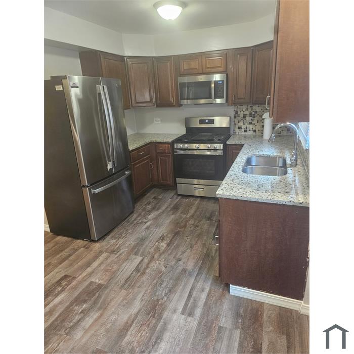 3320 W 79th St