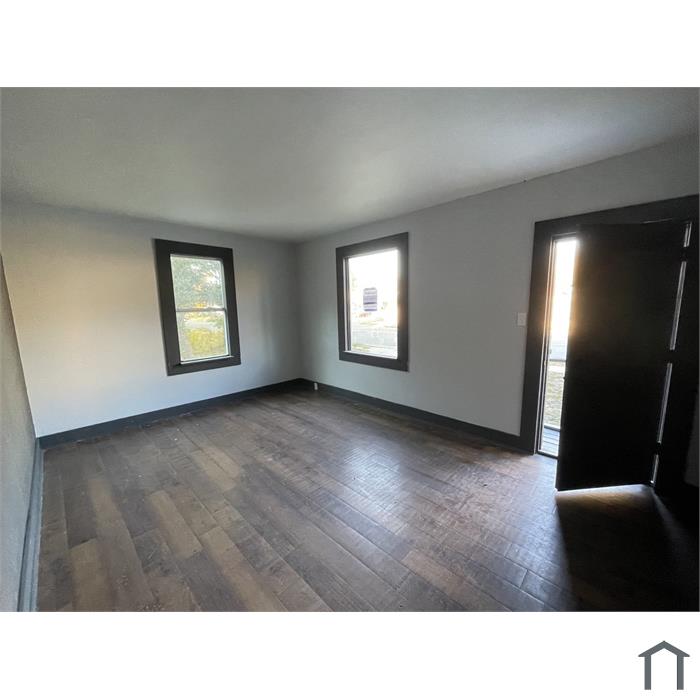 1209 N Main St