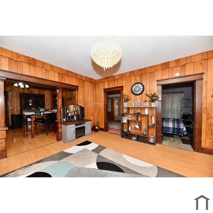 1811 Main St