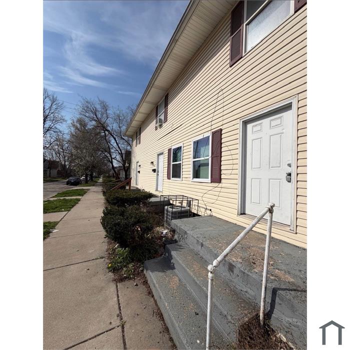 8 S Bradley Ave