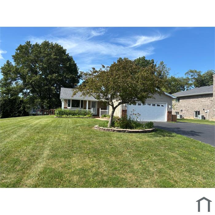 1886 Loganberry Ln
