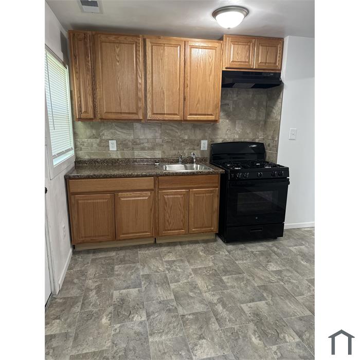 1143 Fayette St