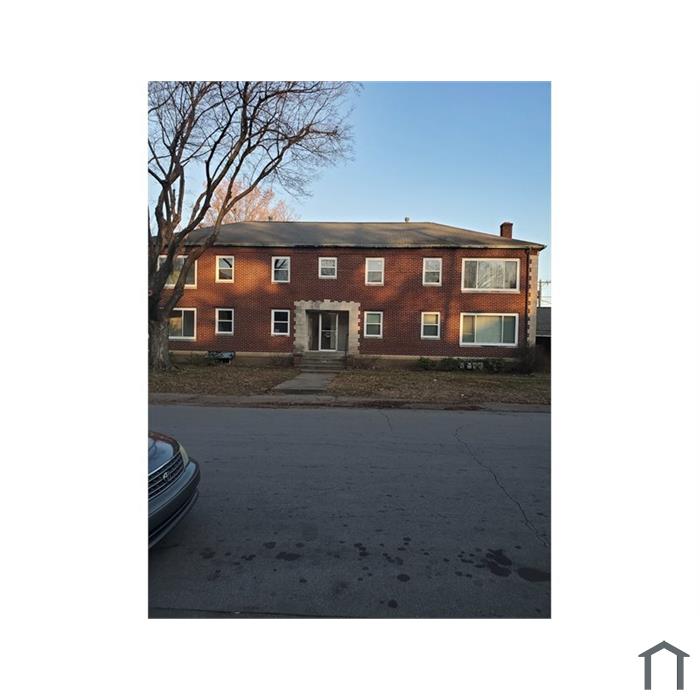1004 S Saint James Blvd